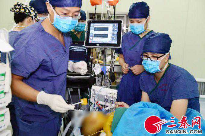 “同肝”共苦宝宝获新生 全国首例试管婴儿肝移植宝宝出院