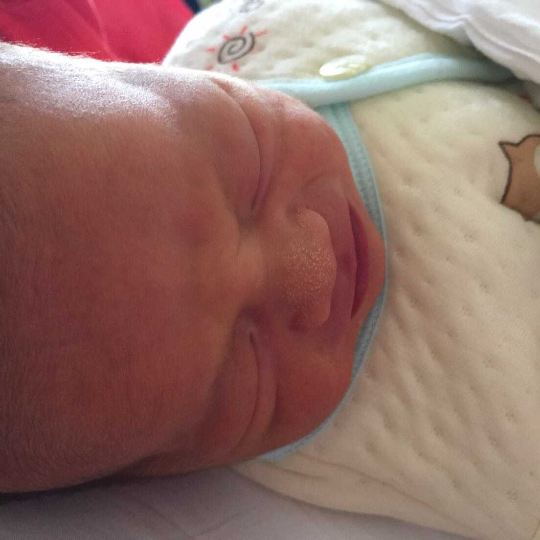 宝妈：孕期症状都不准！生下来才准！这男宝宝一直骗我5555